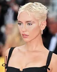 Iris Law: A Rising Star in the Entertainment Industry