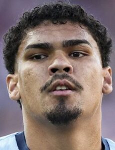 Exploring the Journey of Luiz Júnior in Football