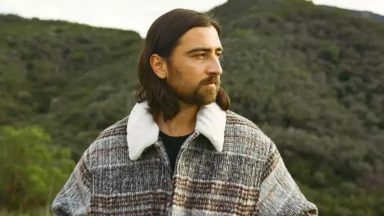 Exploring the Musical Journey of Noah Kahan