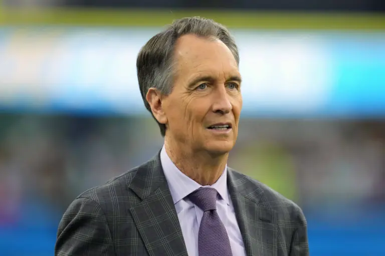 Exploring the Career of Cris Collinsworth in NFL Broadcasting