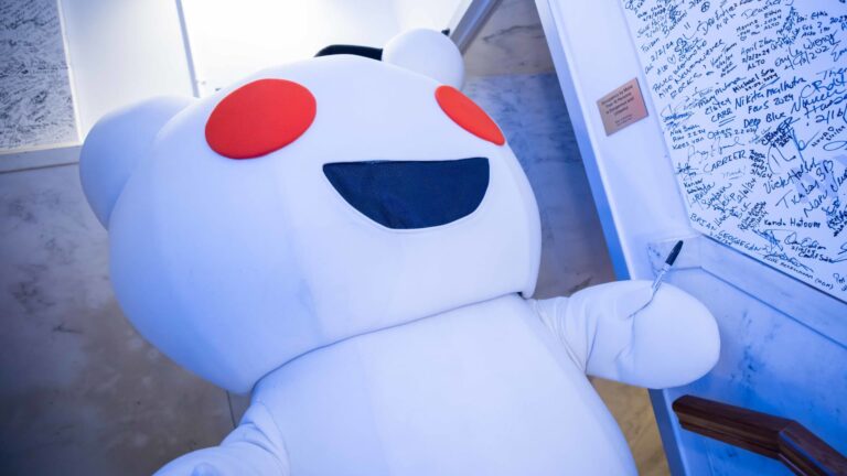 The Growing Influence of Reddit in Online Communities