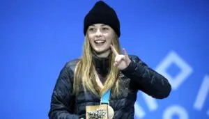 Zoi Sadowski-Synnott: A Rising Star in Snowboarding
