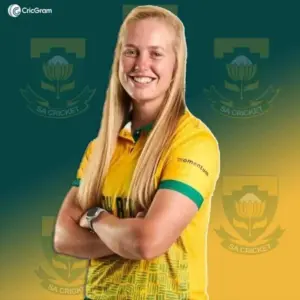 Annerie Dercksen Shines with 55 Runs in T20I Against New Zealand