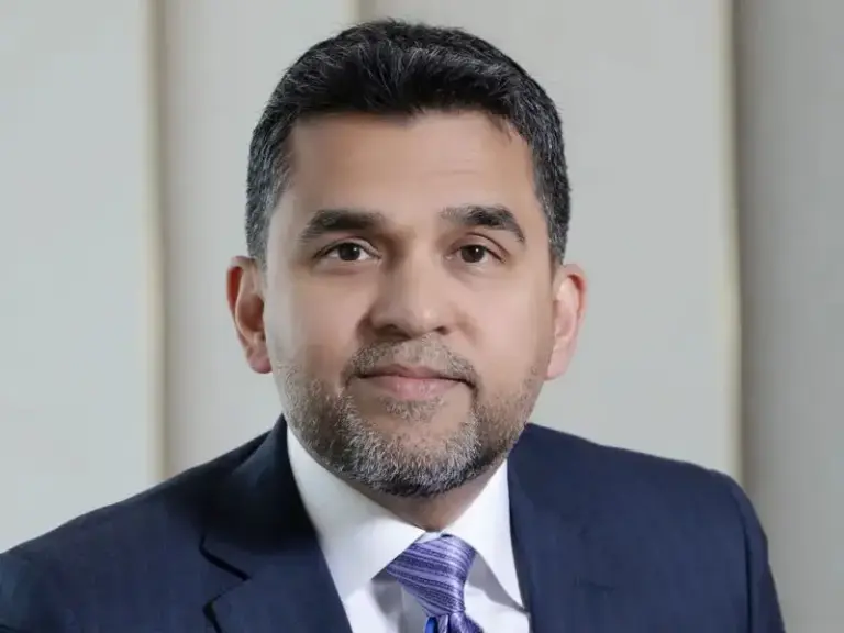 രാജസ്ഥാന് റോയല്സ്: Rajasthan Royals Team Manager Caught Breaching Protocol During IPL Match